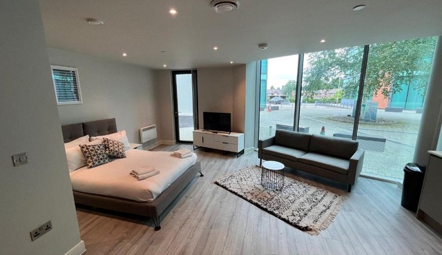 Cosy Studio with private entrance & Parking