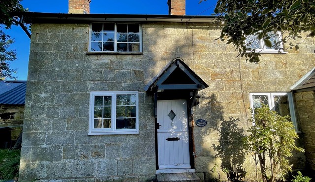 Cosy Victorian Cottage in Crowborough with Log Burner and parking