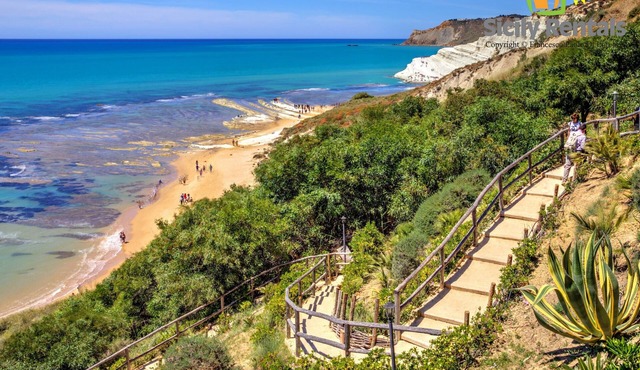 Cosy villa few steps away from the beach and the centre, among fields & valleys