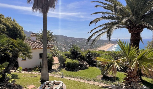 Cosy villa with private swimming pool, magnificent views, for 6 PAX
