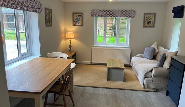 Cosy & well located cottage in beautiful countryside. Pet friendly.