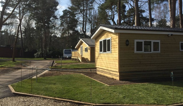 COSY WOODLAND SET THREE BEDROOM HOLIDAY HOMES CLOSE TO WINDSOR CASTLE