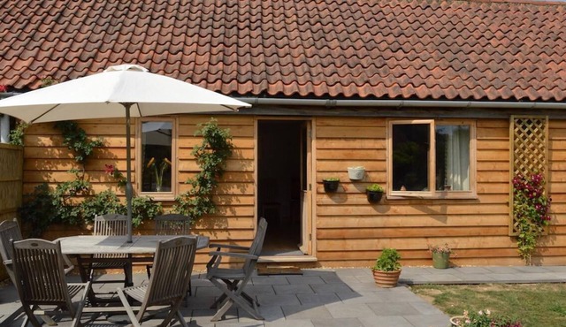 Cotenham long barn with hot tub