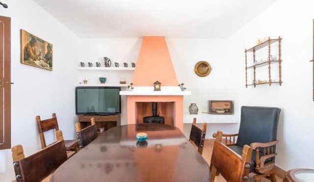 Cotilfar Cottage with Outdoor Pool
