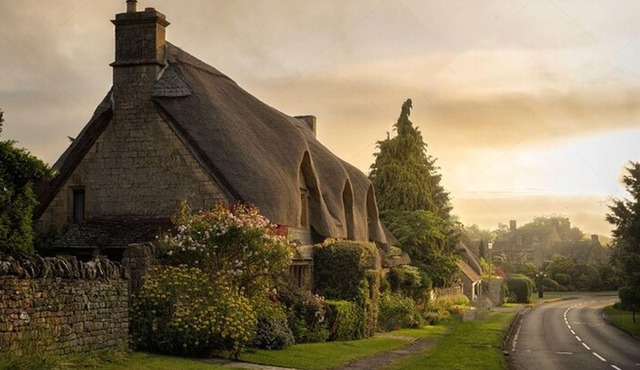 Cotswold Highlights Private Small-Group Tour