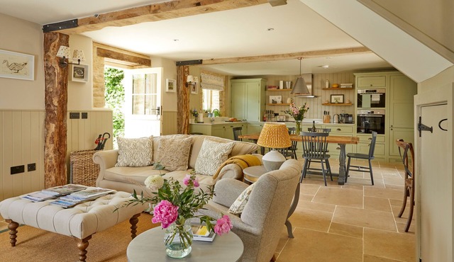 Cotswolds Barn Conversion 3 miles from Bibury