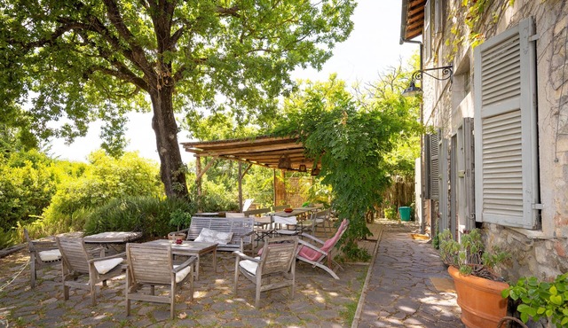 Cottage 'Casale for 10 People' with Shared Pool, Wi-Fi and Air Conditioning
