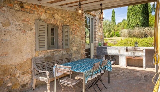 Cottage 'Casale Per 4 Persone' with Shared Pool, Wi-Fi and Air Conditioning