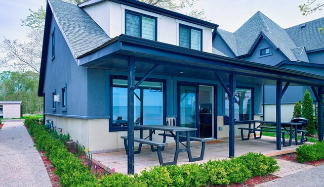Cottage 16: Beachfront Cottage Escape