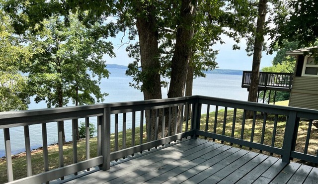 Cottage 2 · Lakefront Cottage on Kentucky Lake - Sleeps 6 - Pet Friendly!