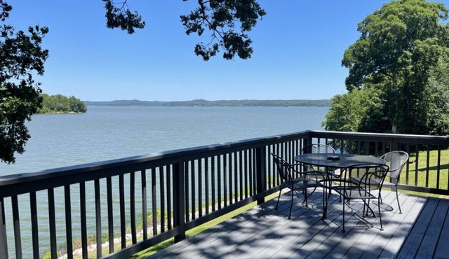 Cottage 3 · Lakefront Cottage on Kentucky Lake - Sleeps 6 - Pet Friendly!