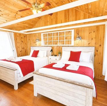 Cottage 4 - Queen and Full Beds Child Loft w 2 Twins Private Bath Kitchenette Pets Allowed Fee applies