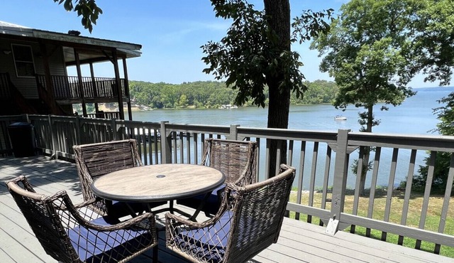 Cottage 5 · Lakefront Cottage on Kentucky Lake - Sleeps 8 - Pet Friendly!