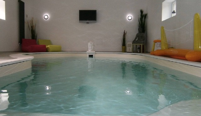Cottage 6 people with indoor pool, fishing pond, landing beaches