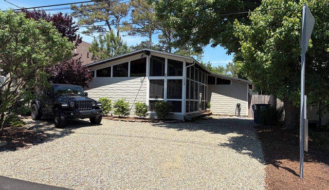 ! Cottage By The Sea 103 Jersey St. !