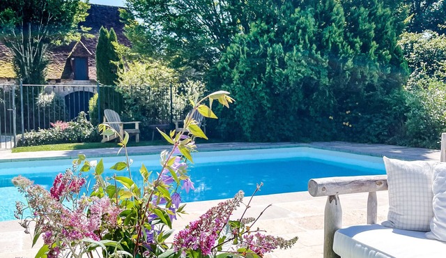 Cottage 'Domaine De Pragelier, La Chapelle' with Shared Pool, Private Terrace and Wi-Fi