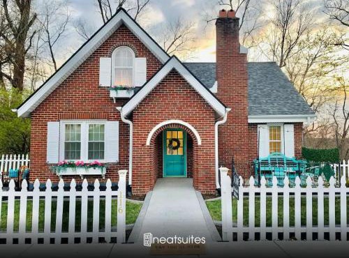 Cottage for 12, Close to Ark, Private Parking, 4BR