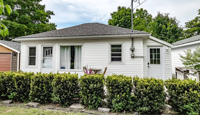 Cottage in Bala | Beach, Hike, Concerts + Pet Friendly & AC