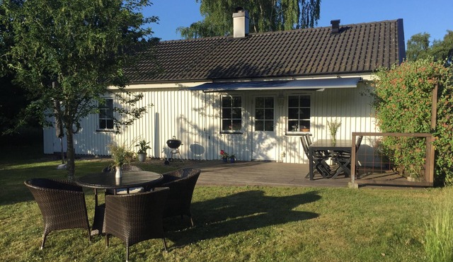 Cottage in Österlen with sauna and wood stove, near nature reserve with lake and forest.