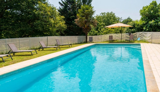 Cottage 'La Gersoise' with Shared Pool, Private Terrace and Wi-Fi