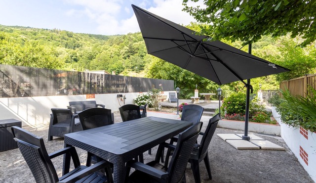 Cottage 'Le Petit Duc' with Mountain View, Private Terrace and Wi-Fi