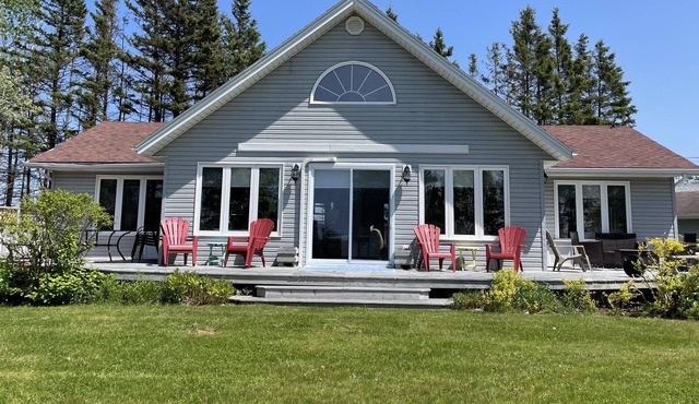 Cottage Located Only 5 Mins From National Park Beach With New Screened In Room