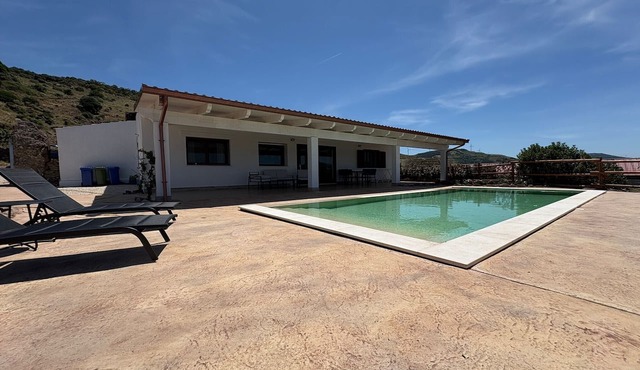 Cottage 'Lorena' with Private Infinity Pool, Panoramic View, Wi-Fi and Air Conditioning