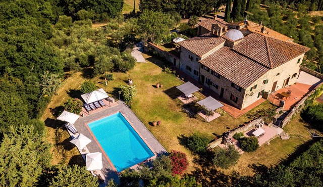 Cottage Murlo stunning hilltop castle peace & quiet countryside near art cities