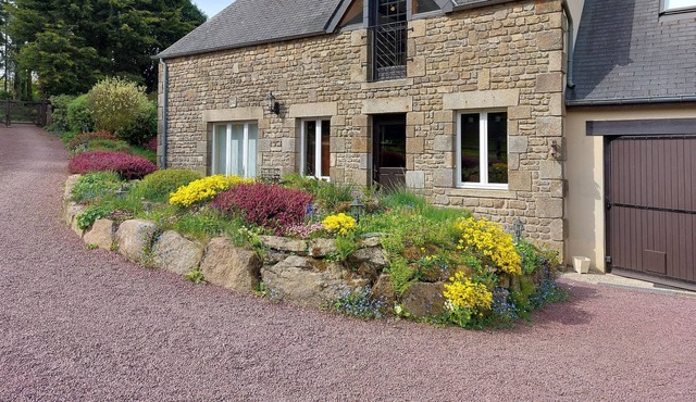 Cottage overlooking the garden on the edge of the forest