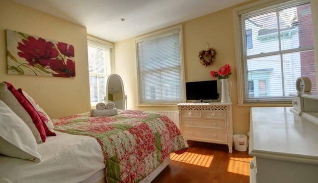 Cottage-Shared Bathroom-Basic-Street View-Double-0
