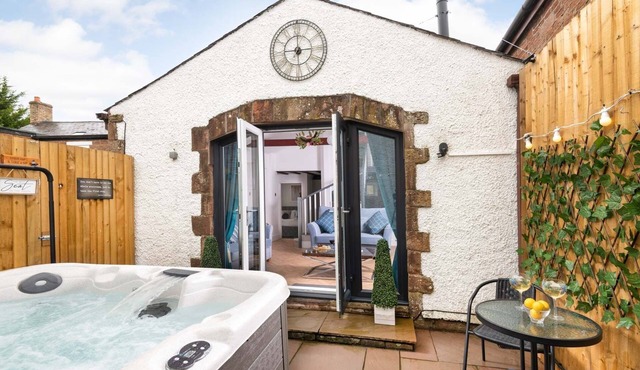 Cottage - Sleeps 3, hot tub & pet friendly