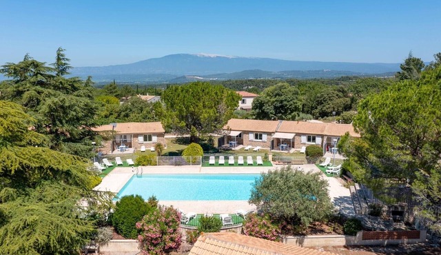 Cottage with pool in Provence N°2