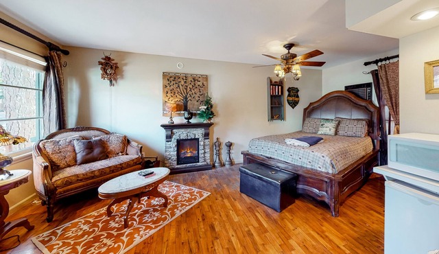 Cottage with a pool, washer/dryer, cable, partial AC & grill