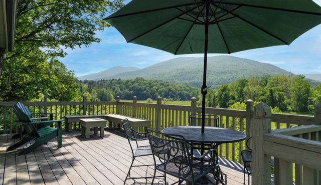 Cottage with a View Nestled in the Battenkill Valley