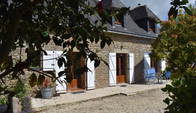 Cottage with HEATED INDOOR POOL/SPA facilities Langonnet Morbihan ,Brittany