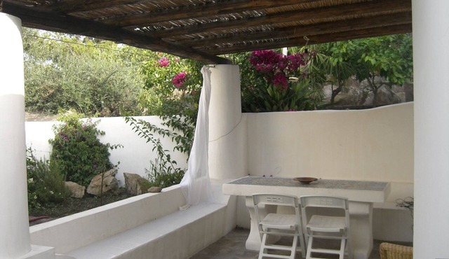 Cottage with large garden in the center of Panarea