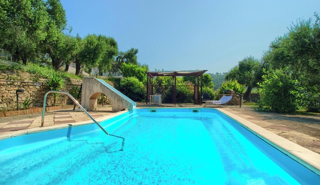 Cottage with pool, A/C and wi fi