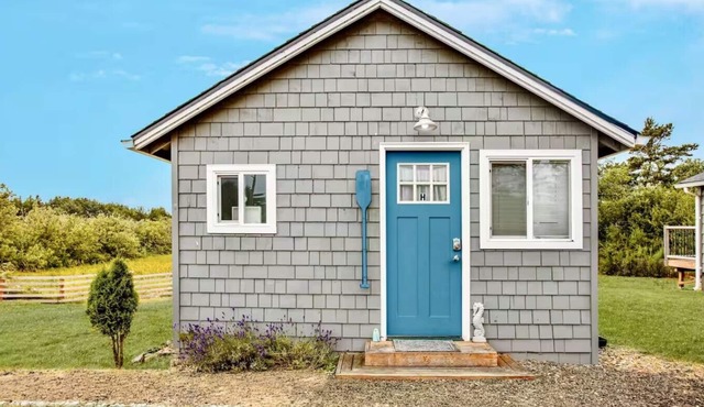 Cottage with Sun Deck | Private Deck | Hot Tub