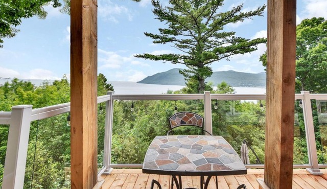 Cottage with water view and hot tub - Le pin blanc