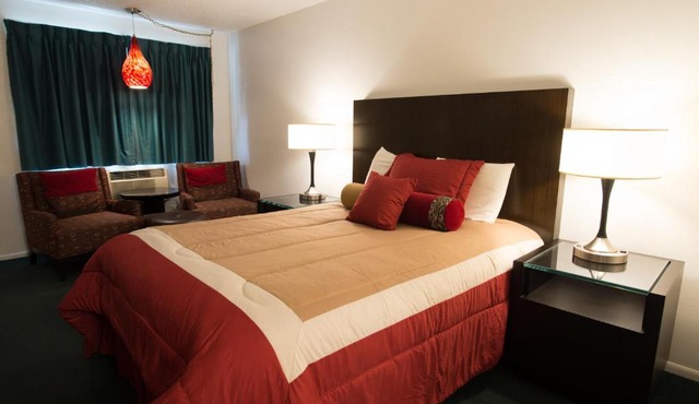 Cougar Land Motel