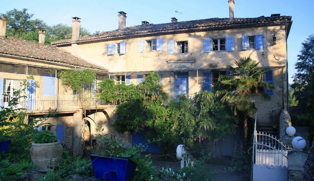 Country House “Gîte Noisettes” with Shared Pool, Private Terrace, and Wi-Fi