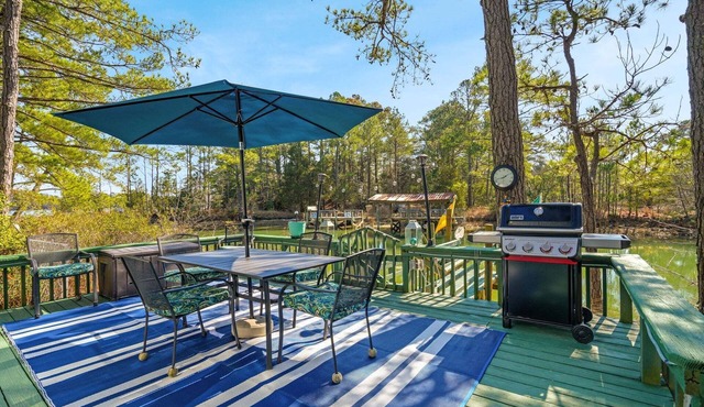 Counting Corks | Waterfront Pet Friendly Cottage w/Dock for Crabbing, Firepit & Near Cape Charles