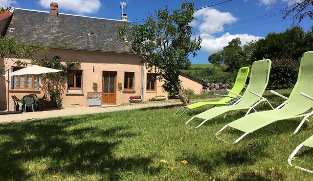 Country house in quiet cul-de-sac, with beautiful view of the Morvan, single storey