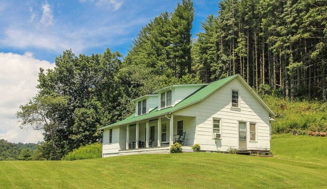 Country Classic - 3BR/1BA w/River Access & WiFi