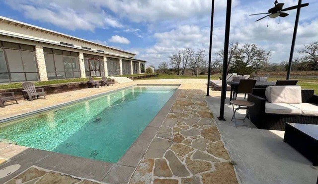 Country Escape | Firepit+Grill +Pool | Close to RT