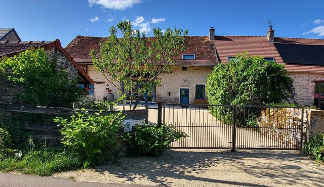 Country cottage for a relaxing stay. Pets welcome