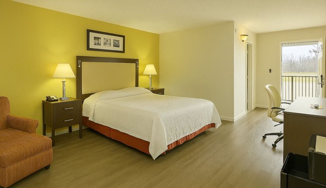 COUNTRY HOST INN