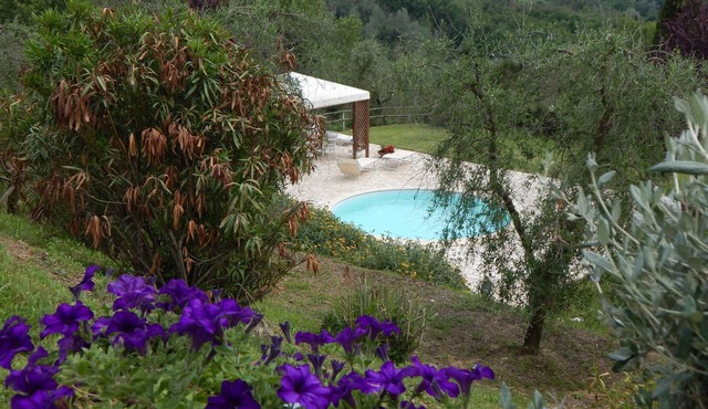 Country house with round pool and breathtaking views