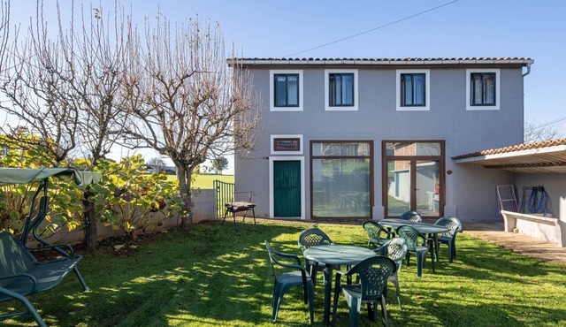 Country House 'Apartamento La Calleja' with Shared Terrace, Shared Garden and Wi-Fi