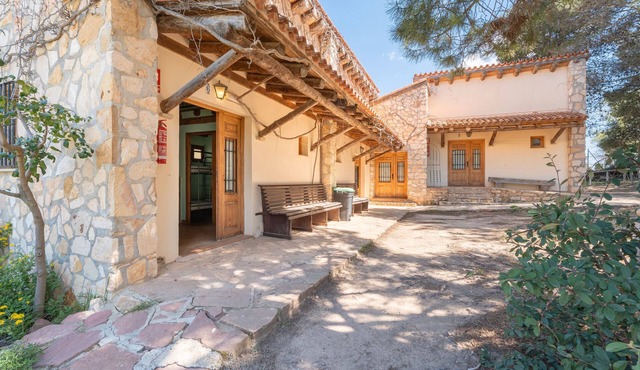 Country House 'Cabañas Rusticas 1' with Mountain View, Shared Pool and Wi-Fi